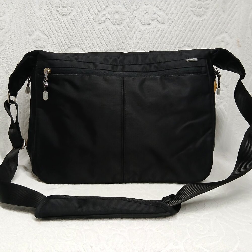 NWOT eBags Kalya Town Square 1.0 Messenger Bag - Black - NO RFID Blocking